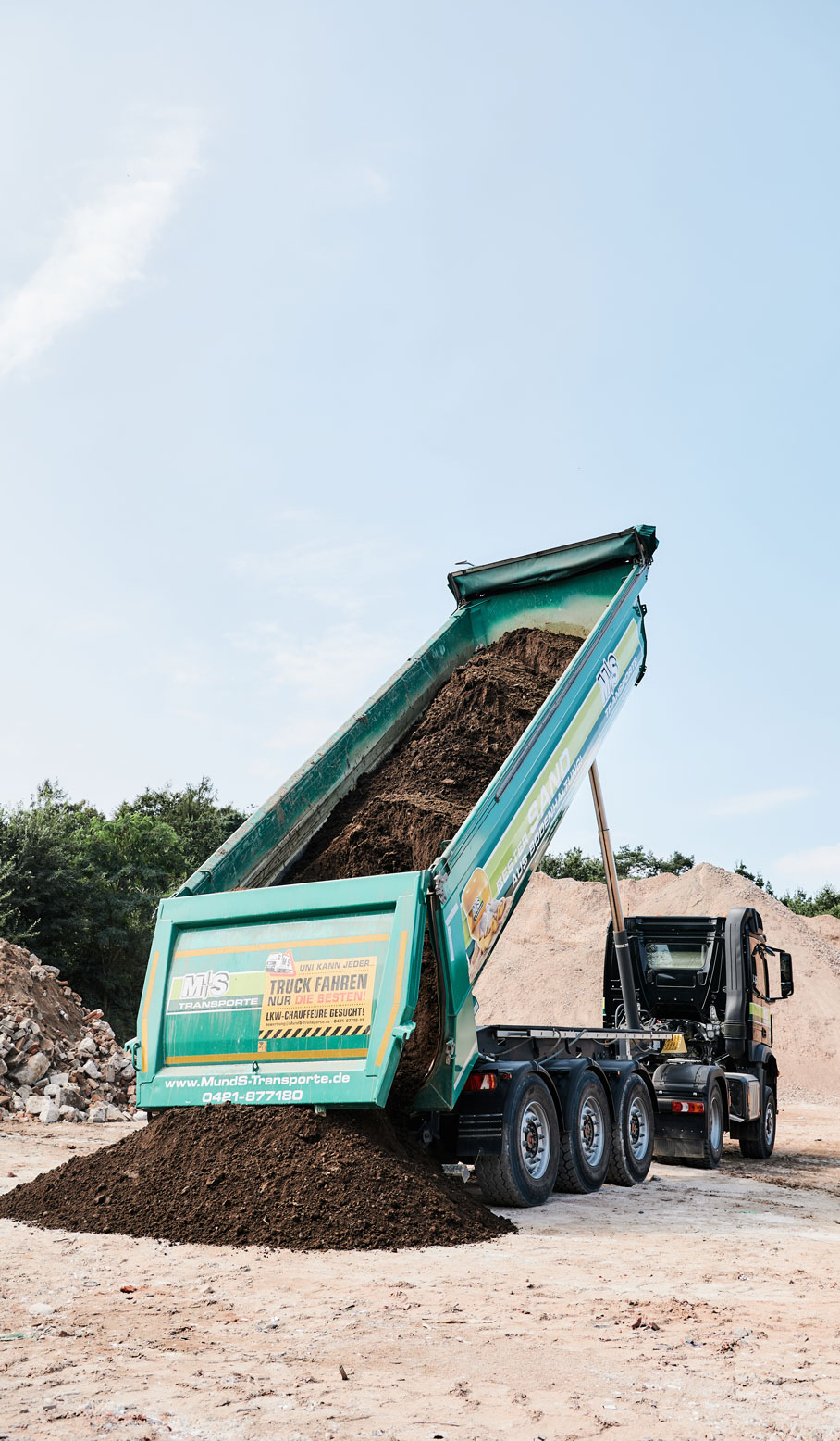 Boden wird geschuettet